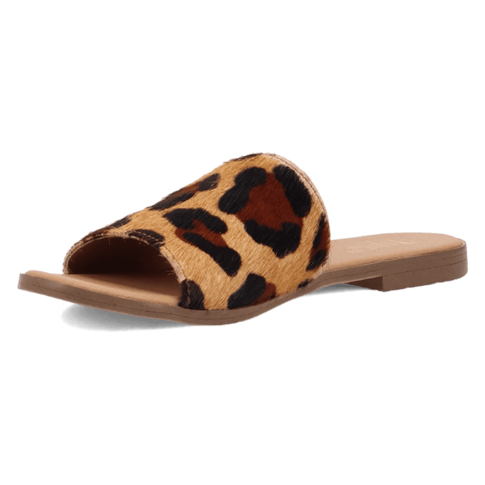 PRODUCT SHOT TABBY SANDAL AT 225 DEGREE ANGLE