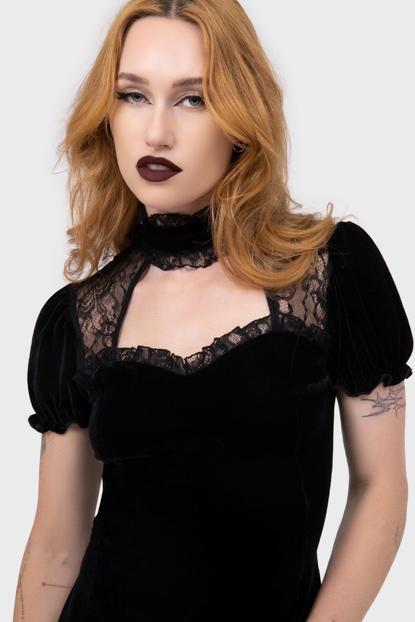 Julienne Velvet Keyhole Dress [B]