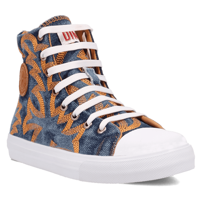PRODUCT SHOT GAME DAY SNEAKER AT 45 DEGREE ANGLE