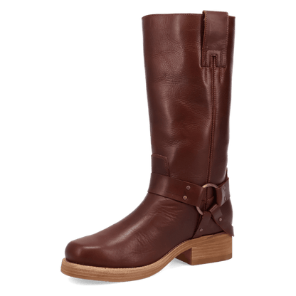 PRODUCT SHOT RIP LEATHER BOOT AT 225 DEGREE ANGLE